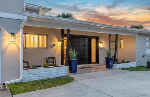 Satellite Beach House | TIKI BLUE SOUTH-GREAT BEACH GETAWAY for 6-10