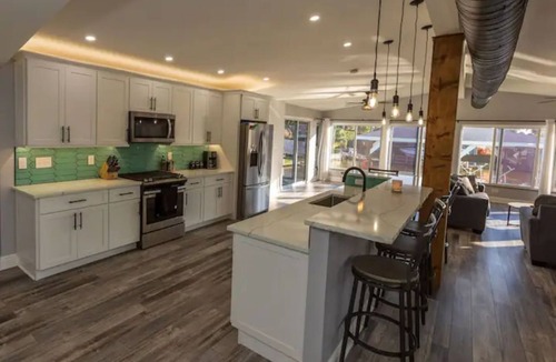 Venetian Way House | Tiki Key- Waterfront Tiki Hut and Hot Tub