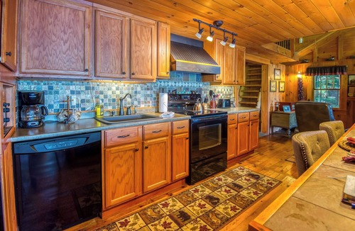 Rangeley Plantation House | Tilman Camp - Beautifully furnished cottage tucked away on the shores of Rangeley Lake