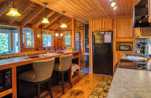 Rangeley Plantation House | Tilman Camp - Beautifully furnished cottage tucked away on the shores of Rangeley Lake