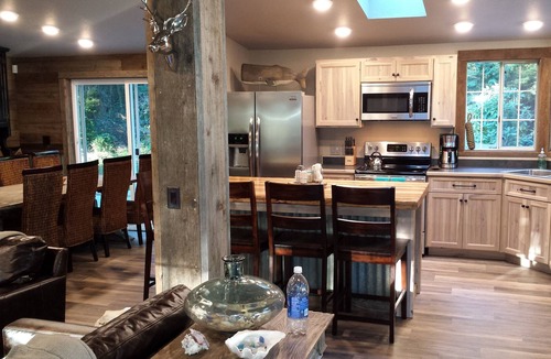 Saunders Lake Cabin | TIMBER DUNES Dune Access comfy woodland cabin