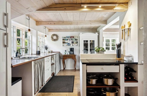 Juelsminde House | Timber-framed with bright and idyllic garden