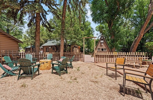 Colorado Springs Cabin | Timber Lodge Cabin 13