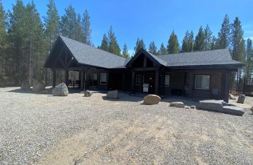 Valemount House | Timber Lodge