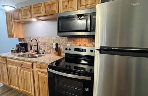 Jamestown Hotel | Timber Pointe Resort