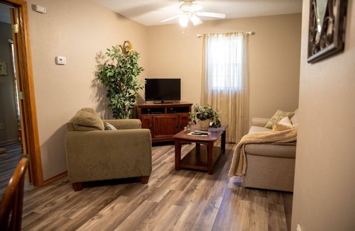 Old Washington Cottage | Timberline Cabins - Dogwood Cottage - Hot Tub, Pets
