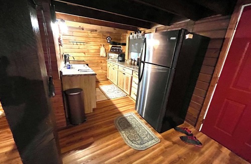 Old Washington Cabin | Timberline Cabins - The Birmingham Cabin, WiFi, Pets, Hot Tub, Fireplace