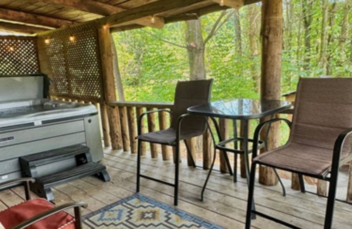 Old Washington Cabin | Timberline Cabins - The Richmond Cabin - Hot tub, Pets, WiFi, Fireplace