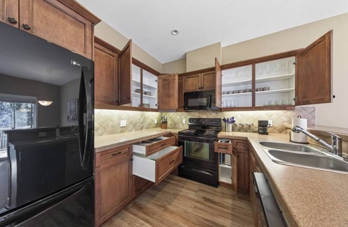 East Kootenay Villa | Timberline Crest | Balcony | Backyard | Pets Ok