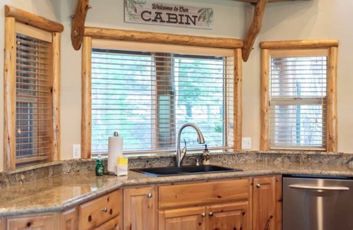 Castle Glen Estates House | Timberline Trail. Beautiful Views plus game room.