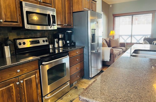 East Kootenay Condo | TimberStone 6 - Golf - Ski - Hike - Chill - Private Hot Tub - Sleeps 6