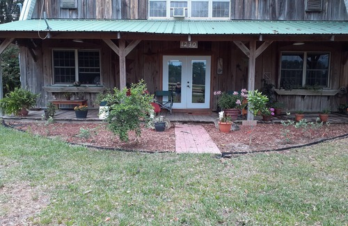 Astor Apartment | Time to book for speedweek in Volusia/Daytona, 30 minutes to Daytona/ocean.