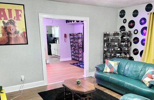 Mapleton/Fall Creek House | Time Traveler's Dream: Retro 80s Fun!