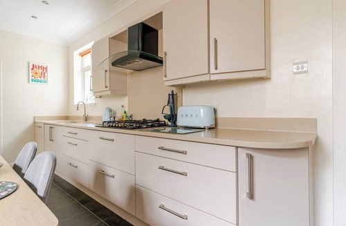 Cramond Bridge House | Timeless 19th-century coastal Edinburgh villa with modern comforts and hot tub