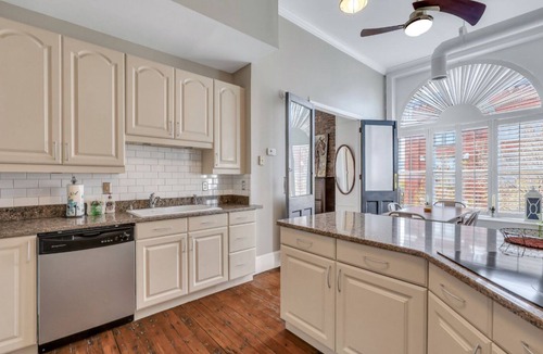 Yamacraw Village Apartment | Timeless Apt-Downtown Savannah-Sleeps 4