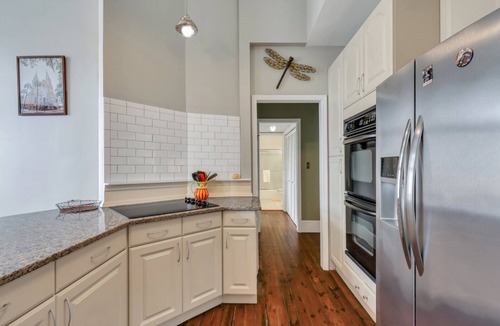 Yamacraw Village Apartment | Timeless Apt-Downtown Savannah-Sleeps 4