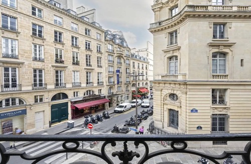 Gaillon Apartment | Timeless Elegance:Classic Parisian Architecture Meets Modern Luxury-Palais Royal