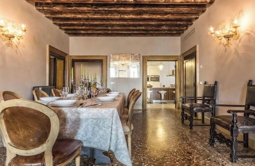 Cannaregio Apartment | Timeless Elegance with Canal Views in Cannaregio