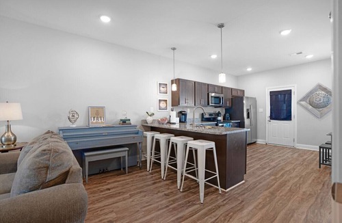 Clarksville Condo | Timeless Escape – Modern Comfort Near Nashville Free Wi-Fi and Parking