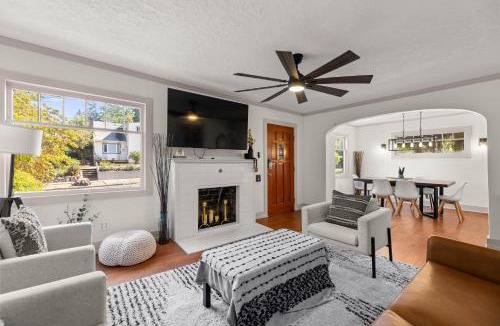 Vancouver House | Timeless Historic Home near Downtown with HOT TUB