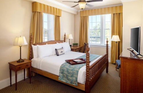 Berea Hotel | Timeless Room w/Refined Charm Near Berea College - Rich Heritage Retreat!
