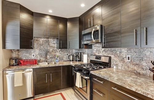Raynolds Addition House | Tingly Beach Hide-A-Way, Trails, Coffee Shops, Brew Pubs, Night Entertainment