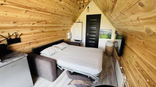 Valea Mare-Pravat House | Tiny A-Frame Cabin with Private Hot Tub & Views - Perfect for 2