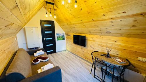 Valea Mare-Pravat House | Tiny A-Frame Cabin with Private Hot Tub & Views - Perfect for 2