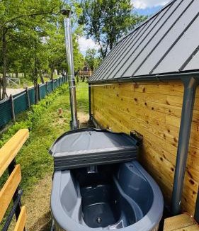 Valea Mare-Pravat House | Tiny A-Frame Cabin with Private Hot Tub & Views - Perfect for 2