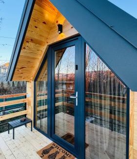 Valea Mare-Pravat House | Tiny A-Frame Cabin with Private Hot Tub & Views - Perfect for 2