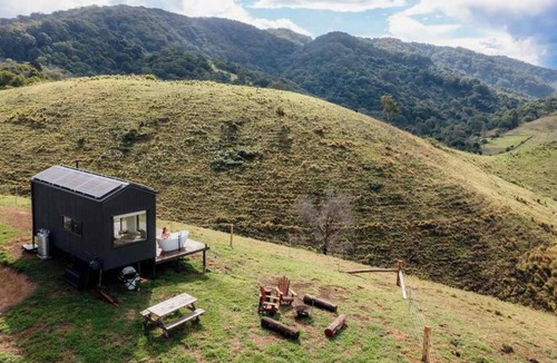 Pinbarren Cabin | Tiny Aahana - Sunshine Coast Hinterland