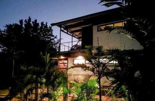 Mele House | Tiny Black Loft