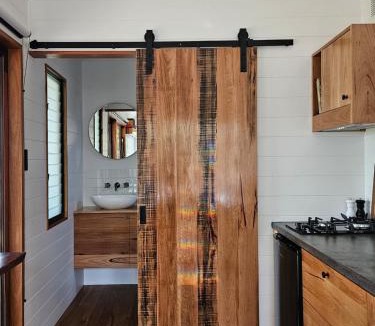 Vacy House | Tiny Cabin in Hunter Valley with Sauna & Hot Tub