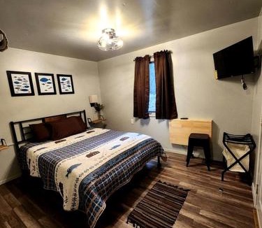 Bear Creek House | Tiny Cabin Perfect for Two in Seward, Alaska