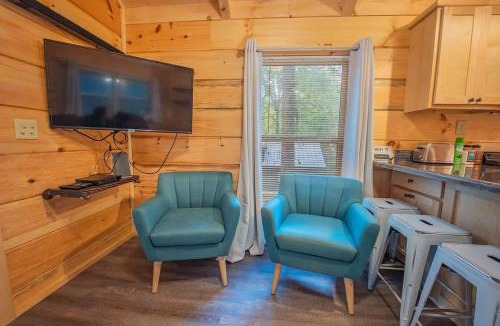 Lookout Valley Neighborhood Association House | Tiny Cabin Village Private Hot Tub Lynda Cabin