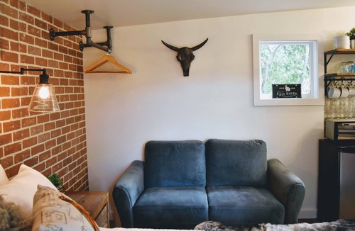 Harrison Hot Springs Cottage | Tiny cottage with kitchenette