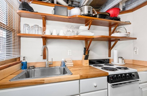 Park Point Cottage | Tiny Driftwood Cottage Near Beach Access