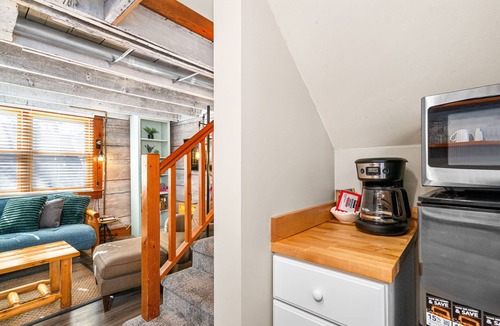 Park Point Cottage | Tiny Driftwood Cottage Near Beach Access