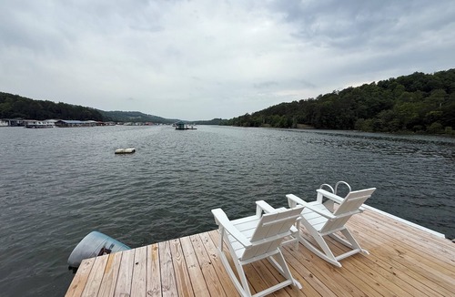 New Tazewell Boat Rental | Tiny Floating Cabin on Norris Lake!