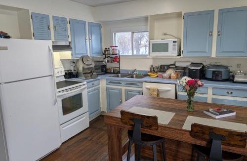 Castor Bed & Breakfast | Tiny Herd Guest Ranch