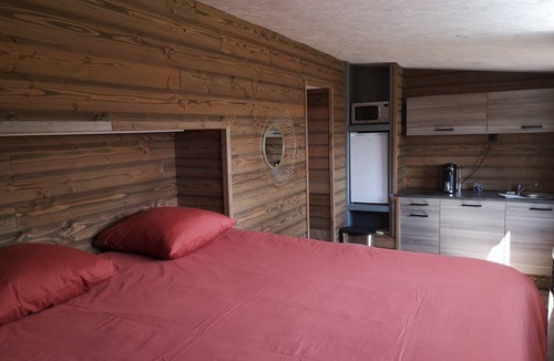 Saint-Leonard-des-Bois Bed & Breakfast | Tiny House Heart of Grinding Wheel