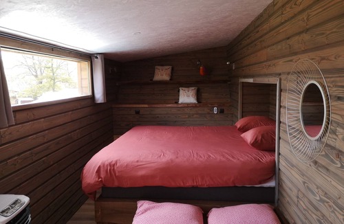 Saint-Leonard-des-Bois Bed & Breakfast | Tiny House Heart of Grinding Wheel