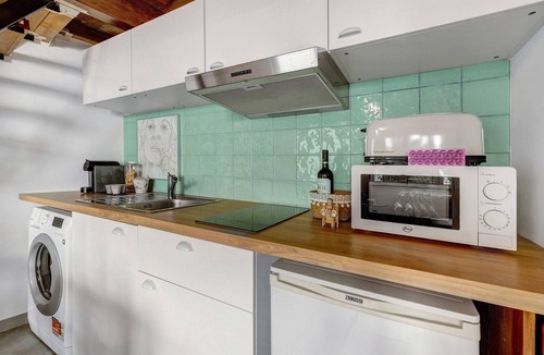 Cartaxo House | Tiny Home 'Casa Das Cantonas Valada' with Shared Pool, Wi-Fi and Air Conditioning
