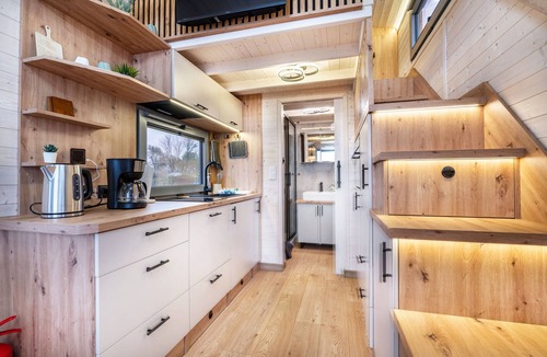 Hagen im Bremischen House | Tiny Home 'House Ingo John 'Speedy' with Sea View, Wi-Fi and Air Conditioning