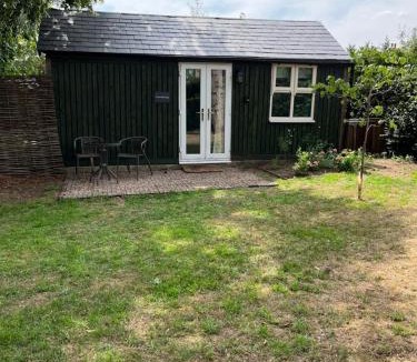 East Drayton Ski Chalet | Tiny home in Grade 1 listed church garden