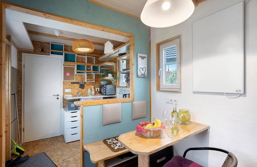 Bad Waldsee House | Tiny Home “Lara” with Mountain View, Private Garden and Wi-Fi