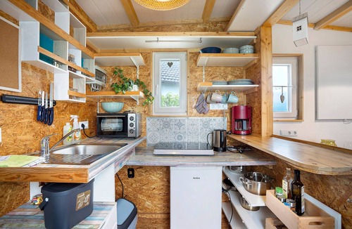 Bad Waldsee House | Tiny Home “Lara” with Mountain View, Private Garden and Wi-Fi