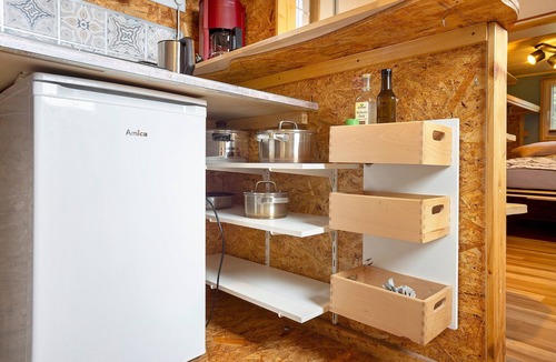 Bad Waldsee House | Tiny Home “Lara” with Mountain View, Private Garden and Wi-Fi