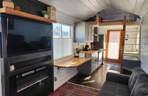 Apple Valley House | Tiny Home Lodge near Zion and Bryce Parks. Hot Tub, Stargazing, Stunning Views