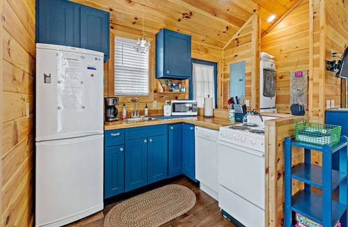 Old Fort House | Tiny Home-Mary Ida's Place - walkable location